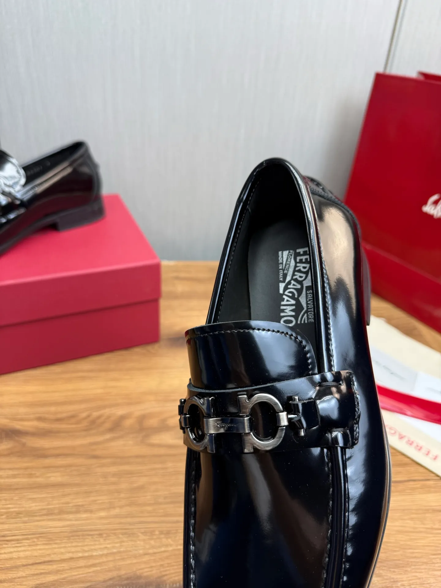 Men's shoes 💰760💰 Ferragamo. [Ferragamo] Men's Loaf leather shoes, the latest hot style, 1:1 original purchase quality, top quality, imported open-edge beaded cowhide leather on the upper, hand-made three-dimensional stitching highlights the round toe design, the inner feet are made of imported cowhide, with original wear-resistant rubber outsole, matching code 39-44, (38, 45 custom-made, non-refundable)